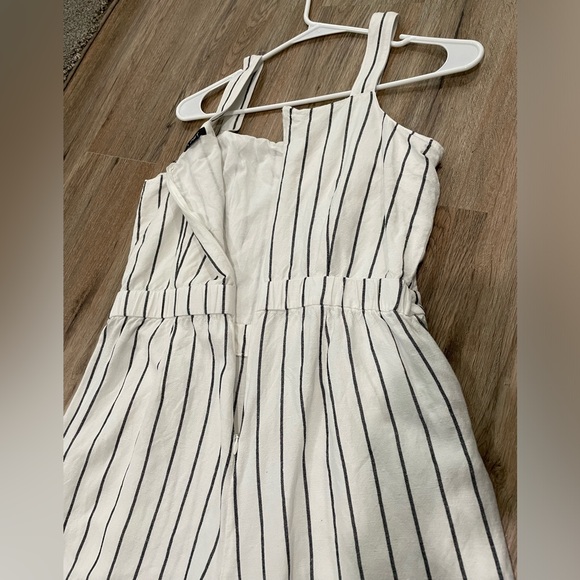 XS LOFT White & Grey Striped Jumpsuit— Perfect Outfit for Summer!! - Picture 8 of 9